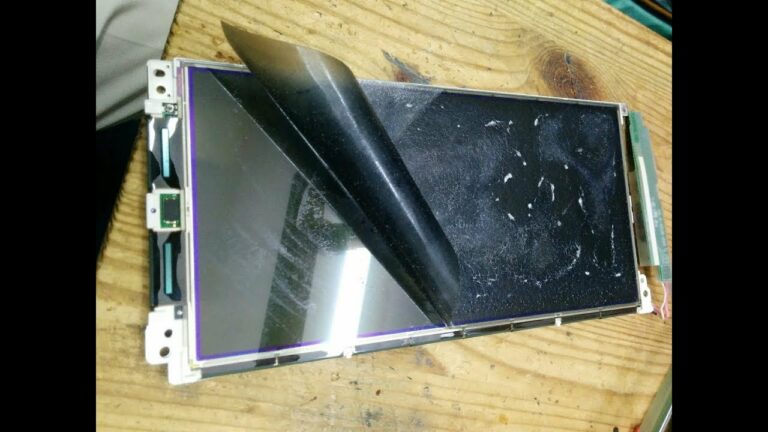 液晶画面の怖い病気、ビネガーシンドロームに感染した液晶パネルを修理してみました。