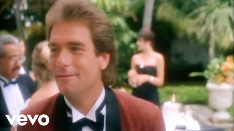 Huey Lewis & The News – Stuck With You