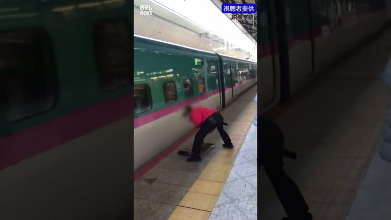 【機転】スロープつけたまま新幹線が動き出す!清掃員がファインプレー!!#shorts