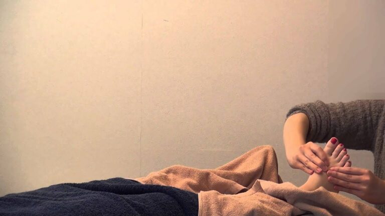 年末 集中練習会-13 リフレクソロジー。シンメトリーの技は足裏に正対する。